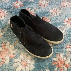 Ecco Ankle Zip Up Sneaker